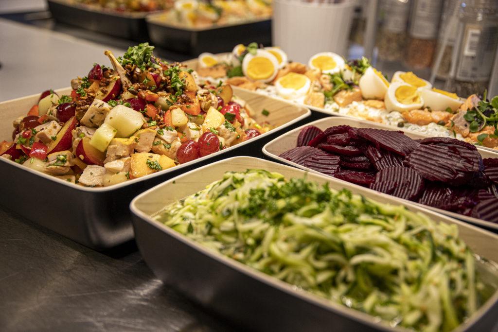 Lounas- ja päivällisbuffet