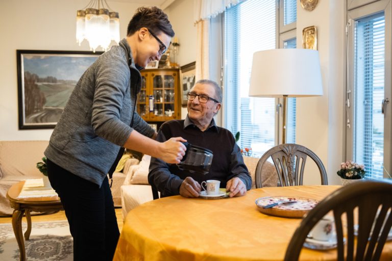 Palveluntarpeen mukaista kotihoitoa, asiontiapua tai ravitsemusneuvontaa sinun tai läheisesi arjen tueksi.