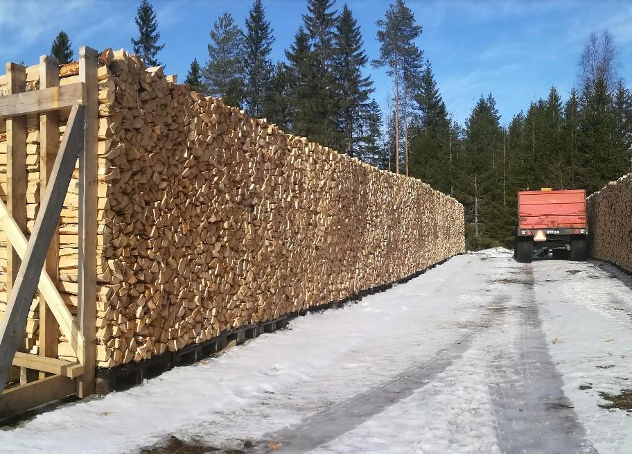 Klapimyyntiä ja metsuritöitä