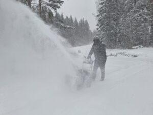 Kiinteistönhoito (hinta sis 2 työntekijää)